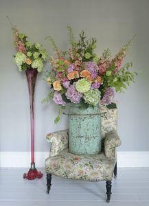 Scarlet and Violet urn