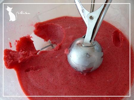 Glace (réussie, oui, oui !!) à la cerise glace_001_copier