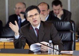 Taux du Livret A : Patrick Devedjian adepte de la relance à la baisse de ... l'épargne populaire Taux du Livret A : Patrick Devedjian adepte de la relance à la baisse de ... l'épargne populaire