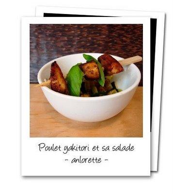 Brochette de poulet yakitori et sa salade d'herbes