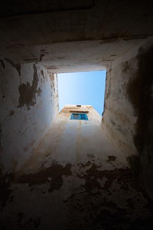 Essaouira - Through the Tunnel (photographie urbaine et architecture)
