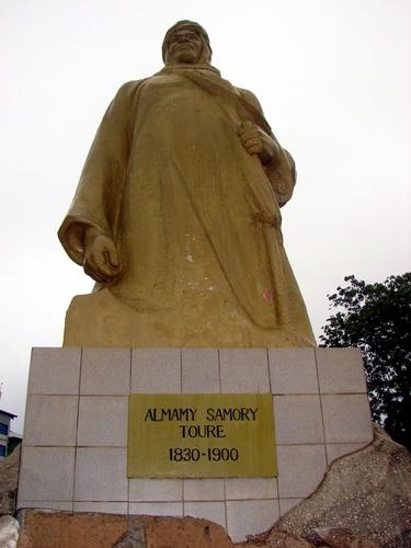 http://media.paperblog.fr/i/214/2148478/alpha-blondy-bori-samory-L-2.jpeg