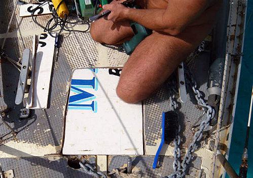 Amputé (le bateau, pas nous) Amputé (le bateau, pas nous)