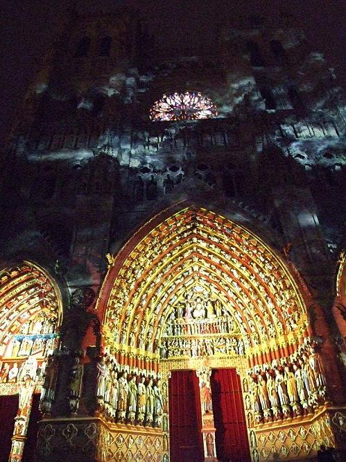 Le portail polychrome de la cathédrale d'Amiens.