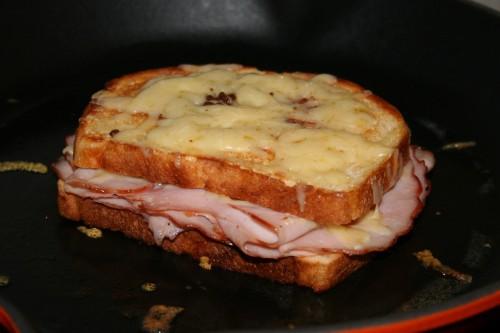 La fin du calvaire pour nos cyclistes préférés croque_monsieur.jpg