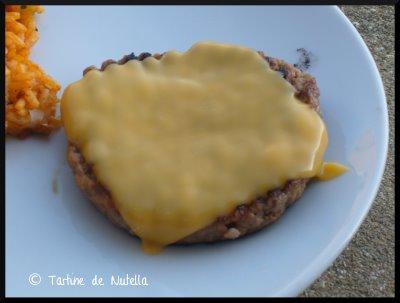 Riz tomaté aux légumes et steak au fromage