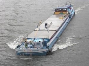 L'AQUARIUS - Li 10347 F ou 1823001X L'AQUARIUS montant à la passerelle de Conflans