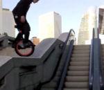 vidéo monocycle escalator