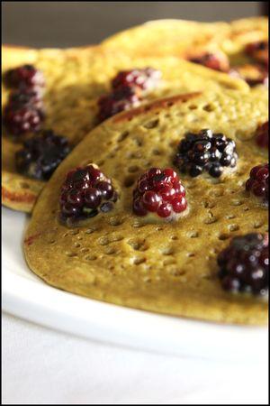 Pancakes américains aux mûres et thé matcha 230_a