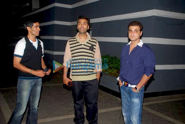 SRK, Chunky Pandey, Harman Baweja à la fete de Sanjay Kapoor.