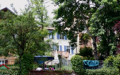 La Chaux-de-Fonds: pique-nique du dimanche dans un jardin