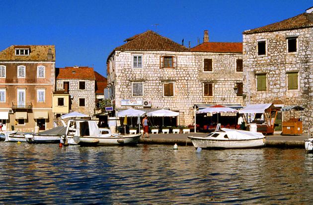 croatie-port-de-stari-grad.1247912503.jpg