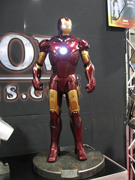 Iron Man 2, zoom sur sa nouvelle armure la Mark IV ! Photos du costume de tony stark prise au Comic Con 2009 Cinecomics