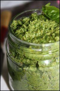 Tartelette à la tomate, pesto et pignons pesto
