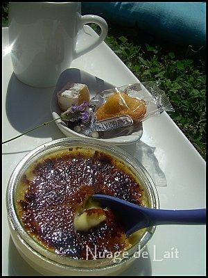 Crème Brûlée à la Lavande et un petit Café Gourmand Crème Brûlée à la Lavande et un petit Café Gourmand