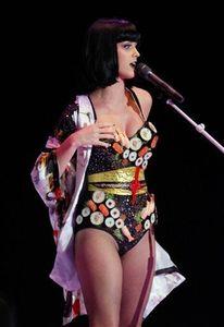 Katy_Perry_Blonds__Sushi_1