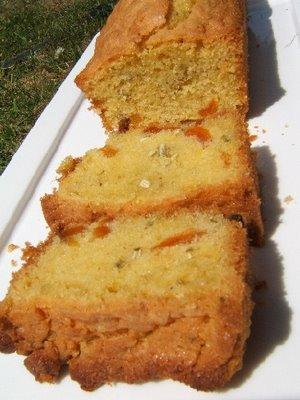 Cake aux graines d''angélique et abricots secs
