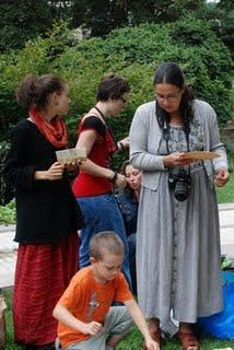 Petit regard sur le deuxième pique-nique parisien de l'année… et lassi très myrtille pour accompagner tout ça ! Petit regard sur le deuxième pique-nique parisien de l'année… et lassi très myrtille pour accompagner tout ça !