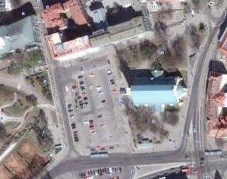 Vabaduse Valjak toujours avec un parking sur Google Earth