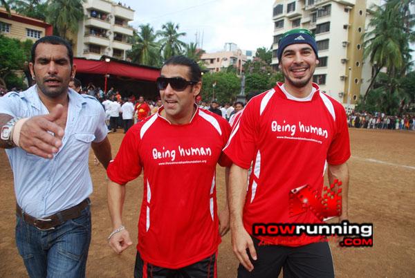 Still 2 - Salman, Sohail & Ranbir rock at Independence football match