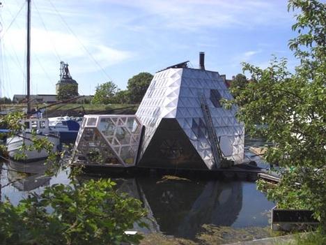 ENCORE DES MAISONS FLOTTANTES ENCORE DES MAISONS FLOTTANTES