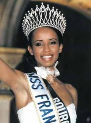 Miss Univers 2009 : Chloé Mortaud finit 6ème ! Miss Univers 2009 : Chloé Mortaud finit 6ème !