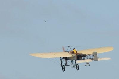 Edmond Salis traverse la Manche en Blériot XI Edmond Salis traverse la Manche en Blériot XI