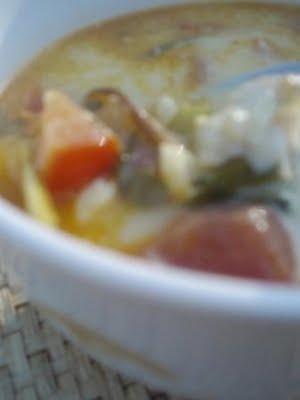 Soupe d'or de rouget-barbet au lait de coco Soupe d'or de rouget-barbet au lait de coco