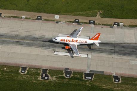 Compagnies law-cost : vachement «Easy»(Jet) quand on ne déclare pas ses salariés ! & autres turpitudes du même tonneau… easyjet-avion-aeroport.1251218460.jpg