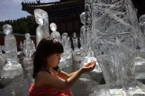sculptures d'enfants au temple de la Terre à Pekin