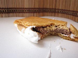 LES S'MORES (sandwich petits-beurre, chocolat, marshmallows grillés)