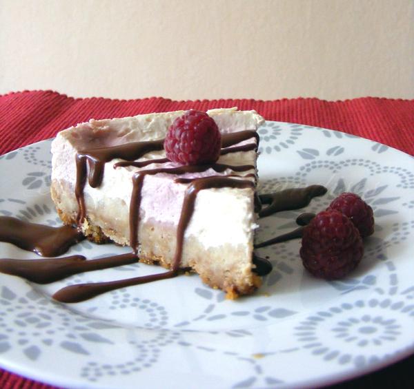 Cheesecake coco-framboises et son coulis de chocolat noir cheesecakecocoframboises2.jpg