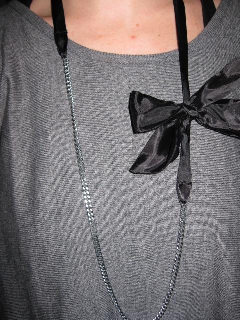 Ribbon and chain