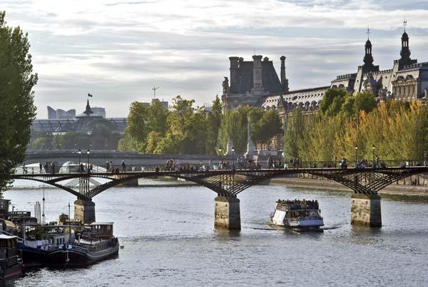 paris-milieu-coule-riviere-L-1.jpeg