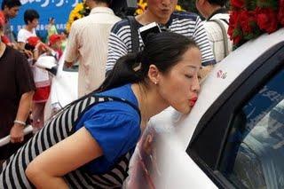 Concours de baiser de Voitures en Chine