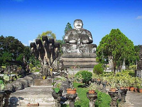 Le Parc et Wat « Sala Kaeo Ku » de Nong khai.