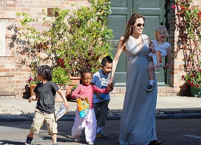 Angelina Jolie menace Brad Pitt !