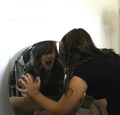 On vous déteste, et alors ? I can't stand to look in the mirror anymore