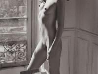 milla-jovovich-nue-entierement-completement-seins-nus-06