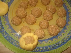 Halwat chahda (sablés façon ruche d'abeilles aux loukoums et cacahuètes) halwa_chahda_1