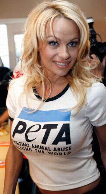 Pamela Anderson déshabille ses fans ... pour la bonne cause !