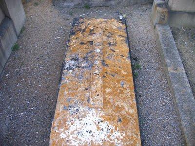 ne chantez pas la mort... ne chantez pas la mort...