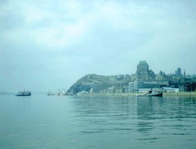 VOL EN RASE-MOTTES AU-DESSUS DU SAINT-LAURENT VOL EN RASE-MOTTES AU-DESSUS DU SAINT-LAURENT