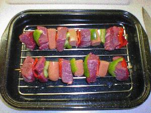 Astuces a la portee de la main http://www.boitearecettes.com/techniques/techniques/brochettes_filet/brochettes_filet-4.gif