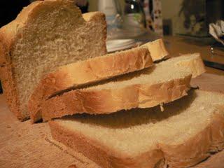 Astuces a la portee de la main http://3.bp.blogspot.com/_y-A_Z7vgQTg/R6F_i6WcTXI/AAAAAAAABAA/Ch6WQi9iutU/s320/pain+de+mie.jpg