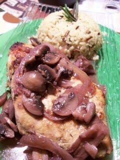 Poulet grillé, sauce au vin rouge et aux framboises Poulet grillé, sauce au vin rouge et aux framboises