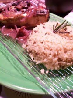 Poulet grillé, sauce au vin rouge et aux framboises Poulet grillé, sauce au vin rouge et aux framboises