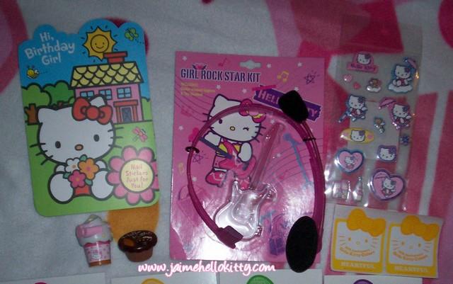 Oh .. un colis Hello kitty http://jaimehellokitty.cowblog.fr/images/Articlesimages/maria2.jpg