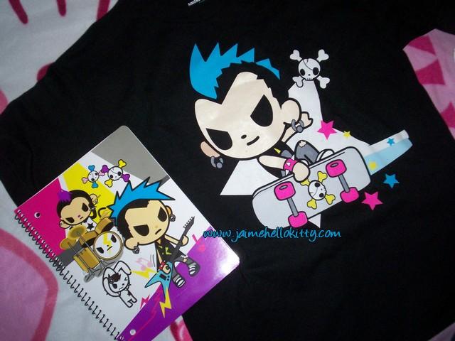 Oh .. un colis Hello kitty http://jaimehellokitty.cowblog.fr/images/Articlesimages/maria4.jpg