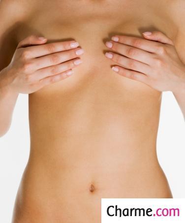 exhibe seins charme sexualite